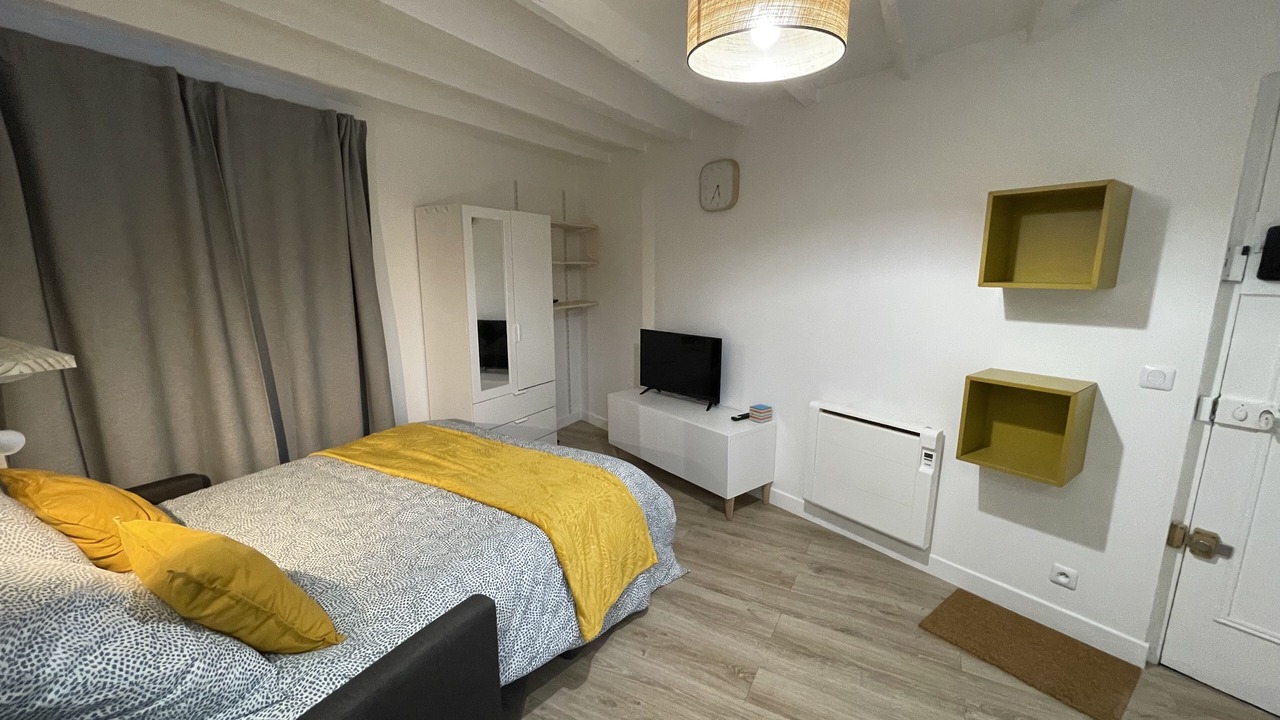 Photo of Bedroom in Montlhery