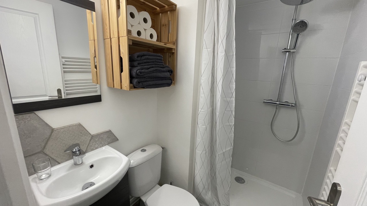 Photo of Bathroom in Montlhery