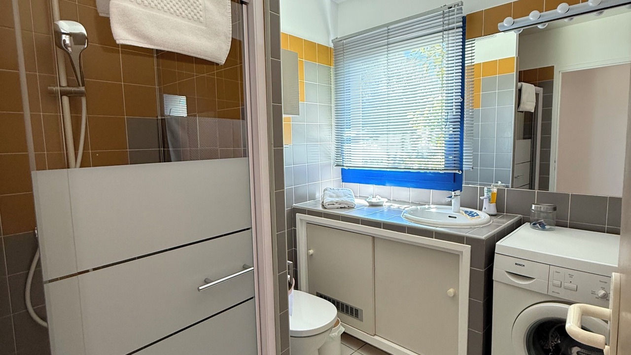 Photo of Bathroom in Saint-Guiraud