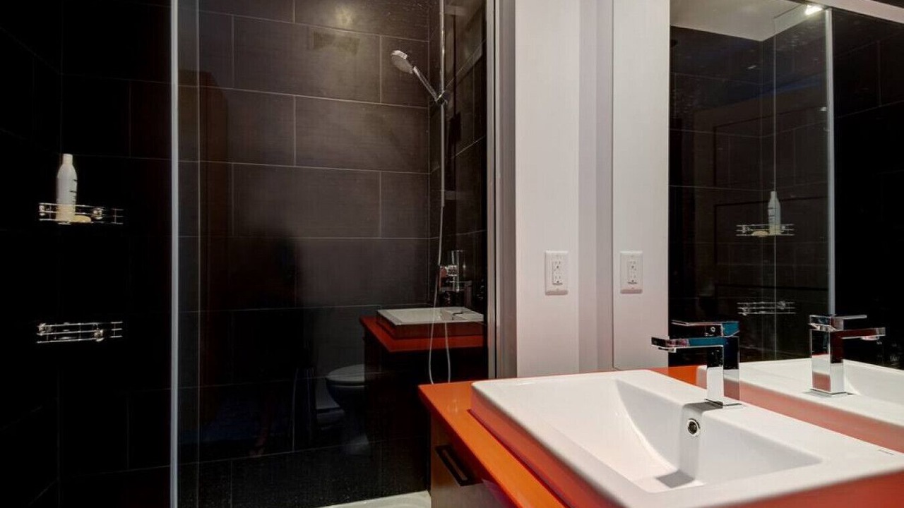 Photo of Bathroom in Vieux-Quebec-Cap-Blanc-colline Parlementaire