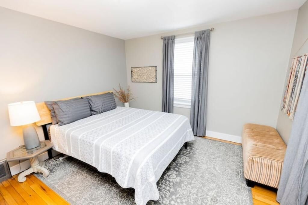 Photo of Bedroom in Lakeside