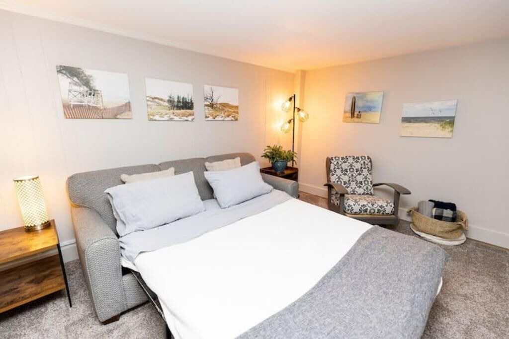 Photo of Bedroom in Lakeside