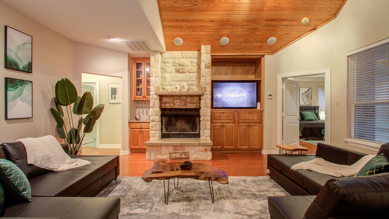 Photo of Livingroom in Pointblank