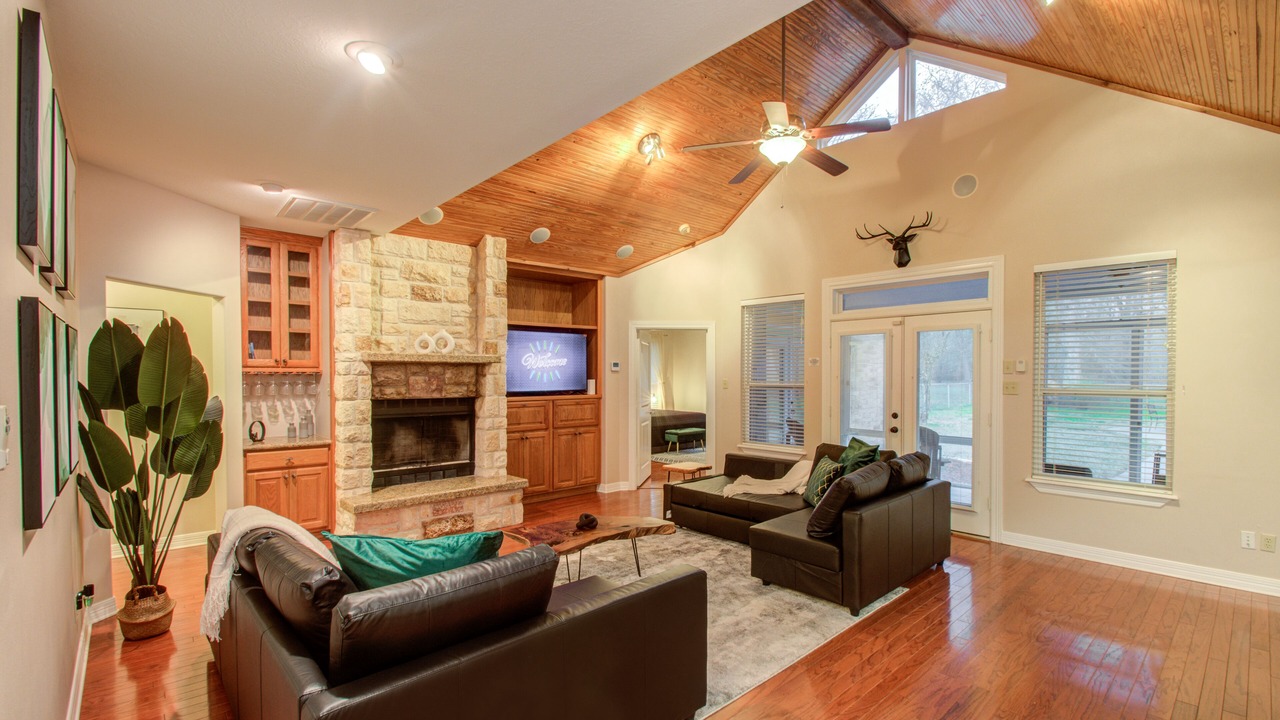 Photo of Livingroom in Pointblank