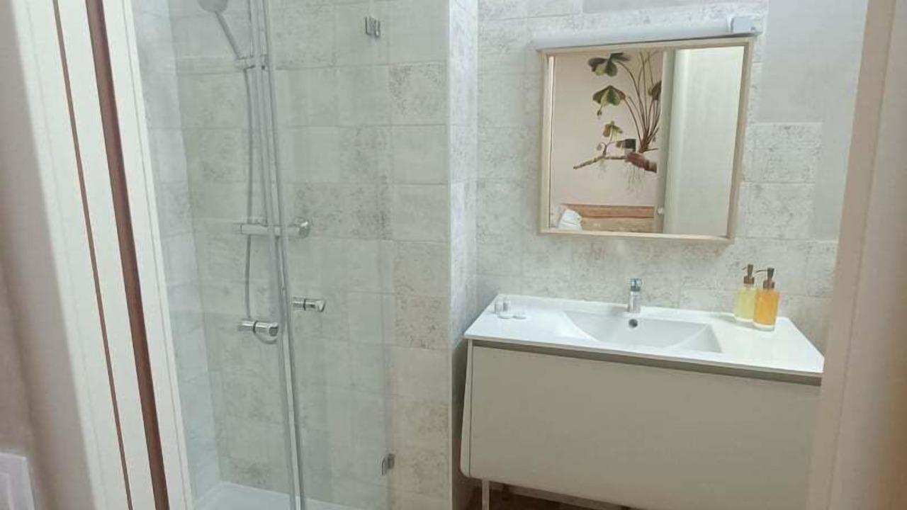 Photo of Bathroom in Chedigny