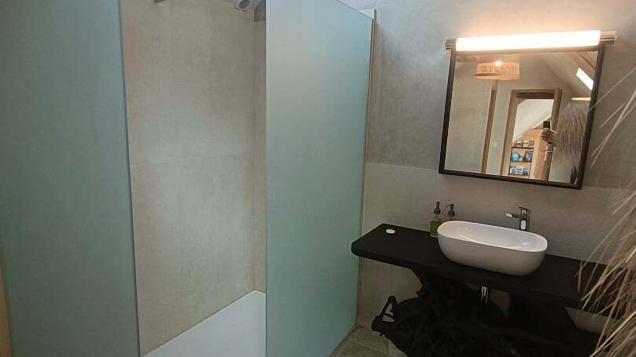 Photo of Bathroom in Chedigny