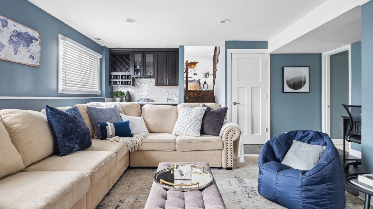 Photo of Livingroom in Highland Hills