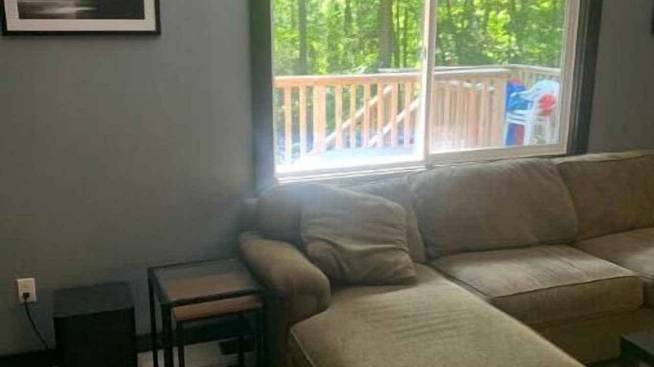 Photo of Livingroom in Colpoys Bay