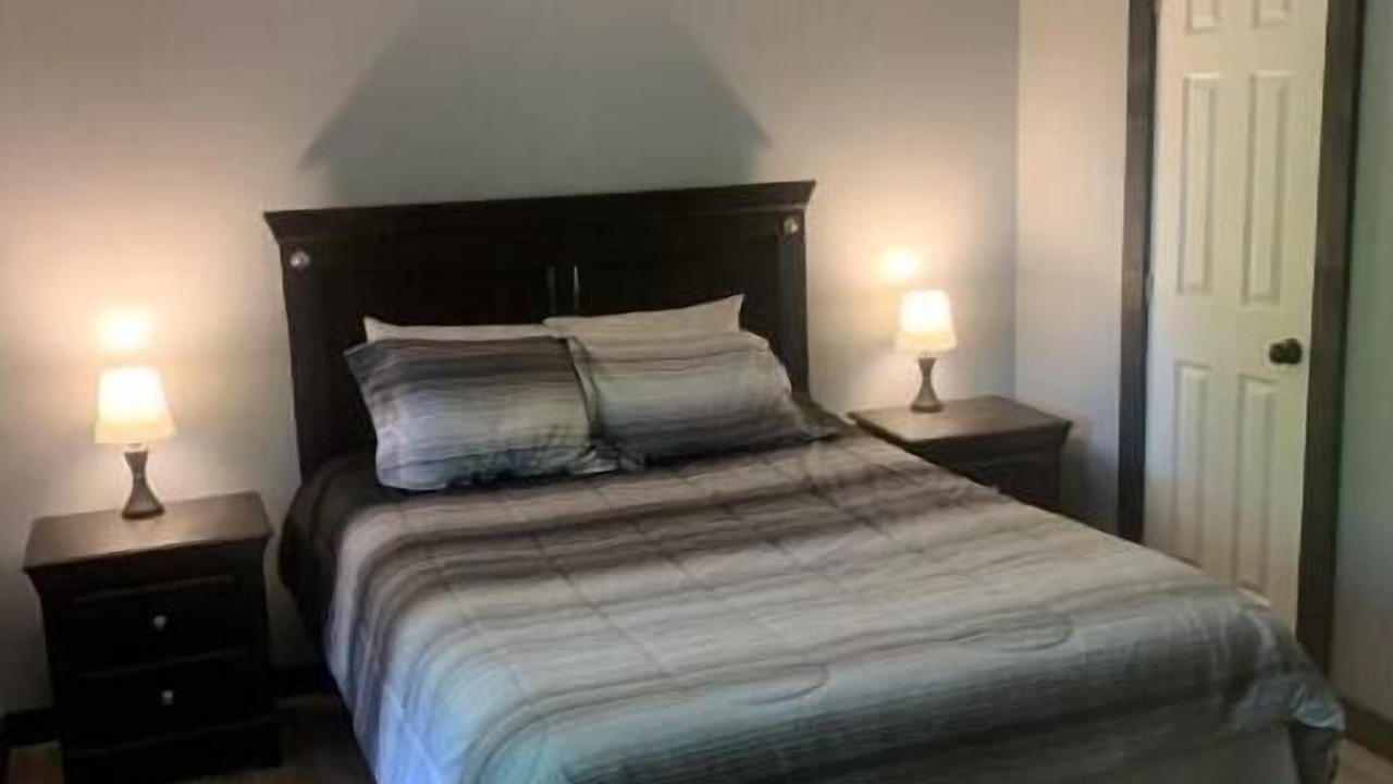 Photo of Bedroom in Colpoys Bay