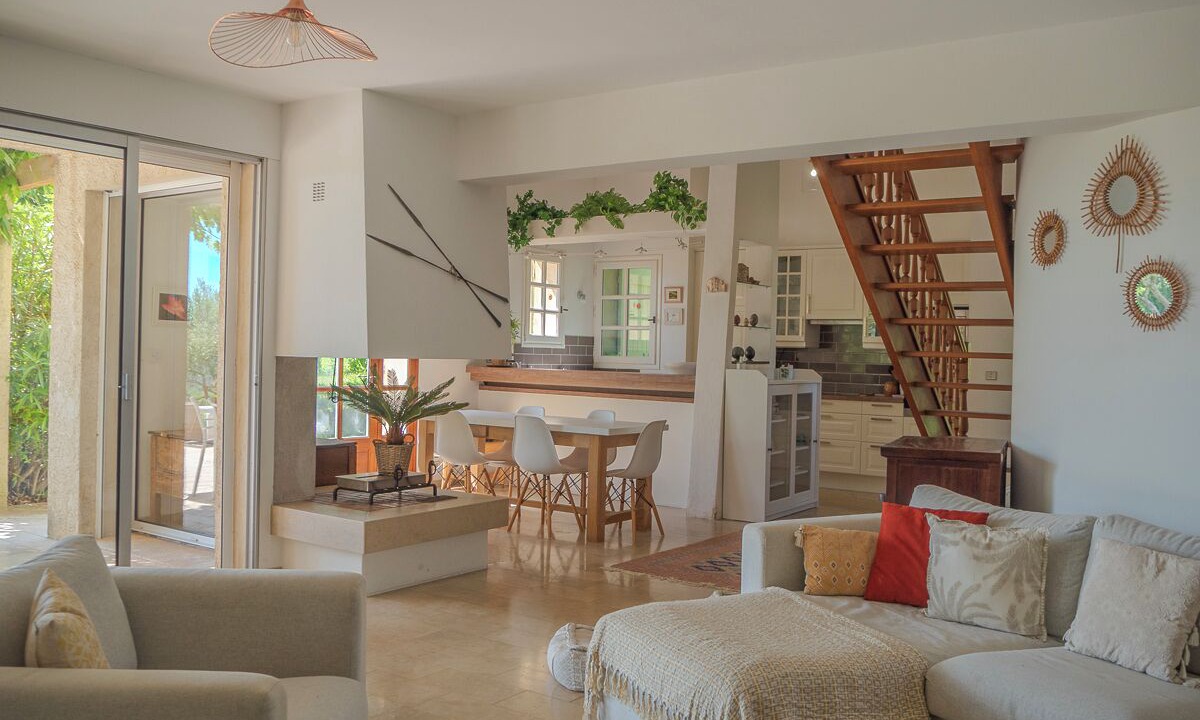 Photo of Livingroom in Saint-Michel-l'Observatoire