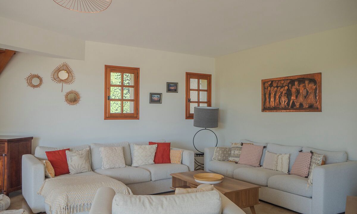 Photo of Livingroom in Saint-Michel-l'Observatoire