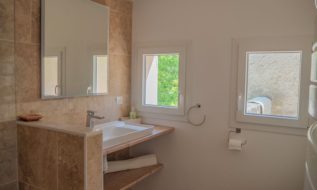 Photo of Bathroom in Saint-Michel-l'Observatoire
