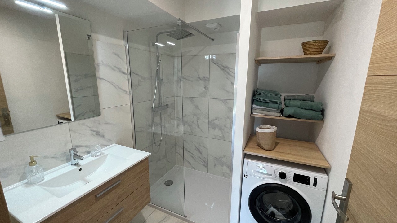 Photo of Bathroom in Residences du Golfe de Lava