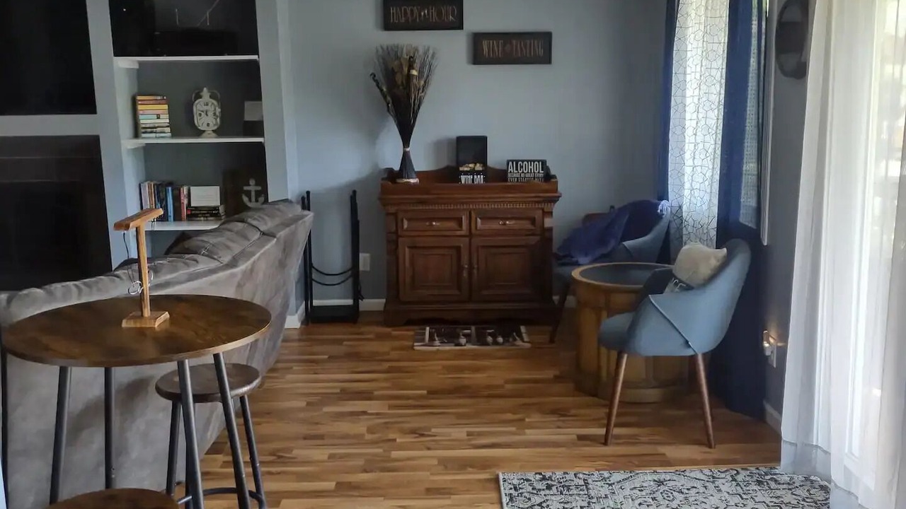 Photo of Livingroom in Thayer