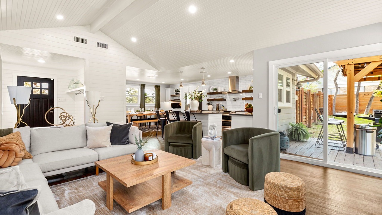 Photo of Livingroom in West Oak Hill