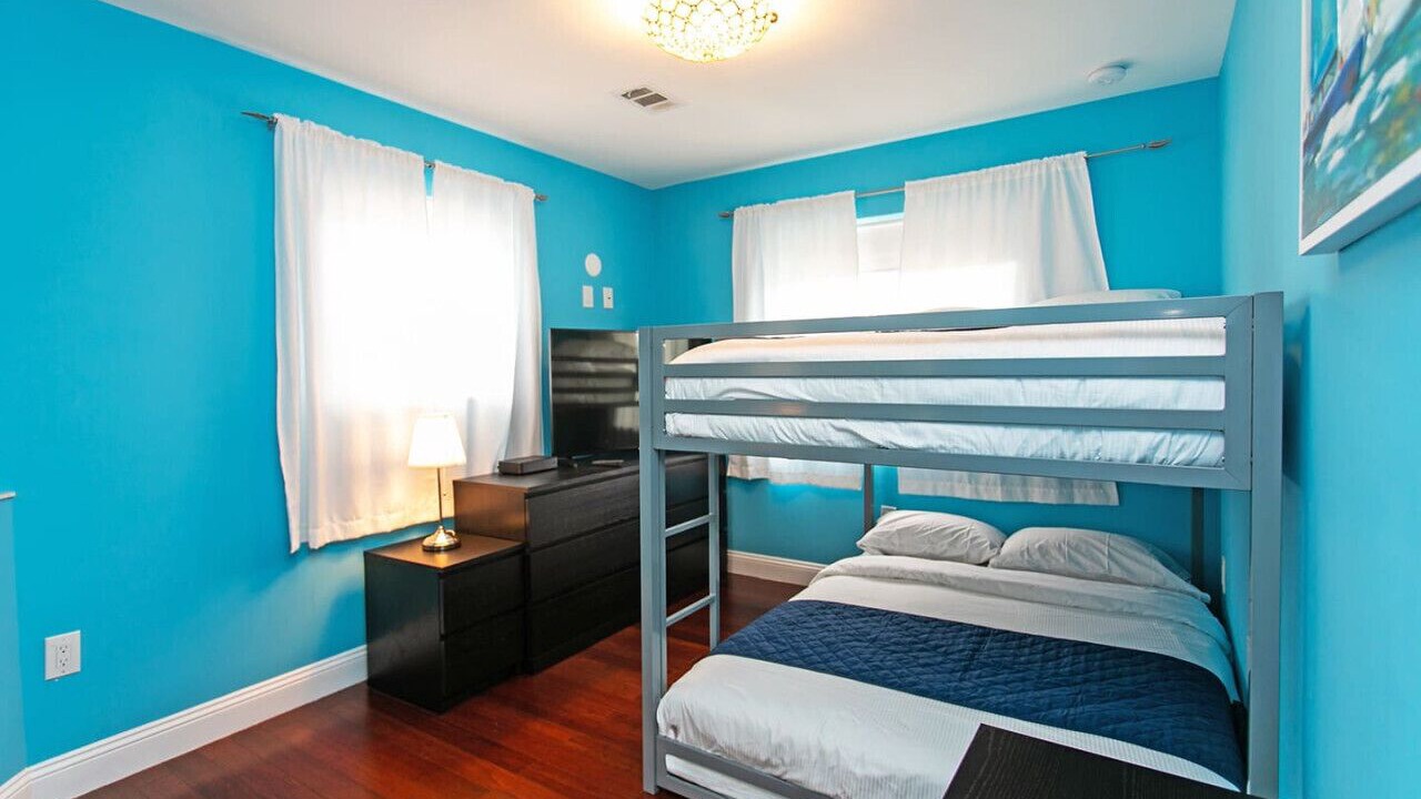 Photo of Bedroom in Downtown Hollywood