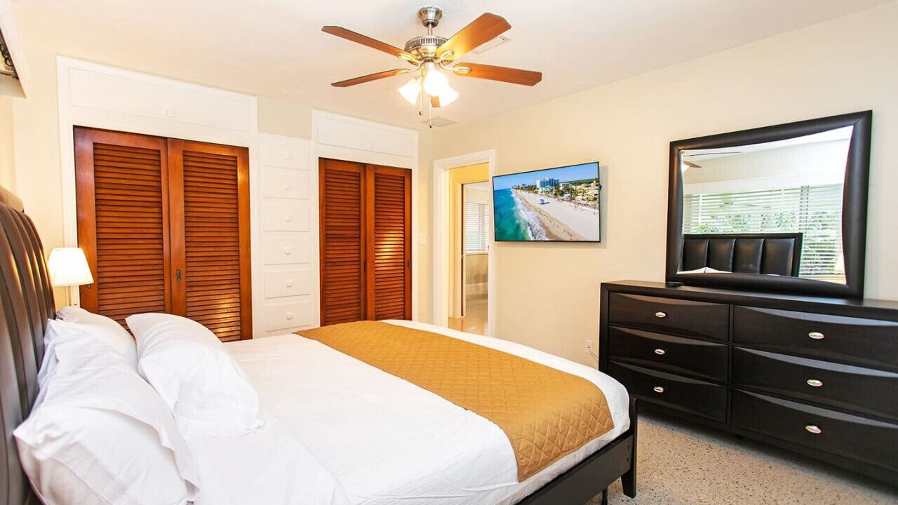 Photo of Bedroom in Downtown Hollywood