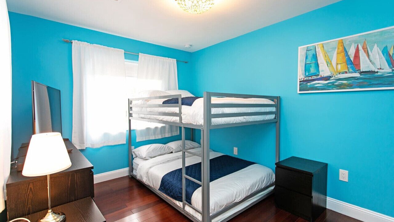 Photo of Bedroom in Downtown Hollywood