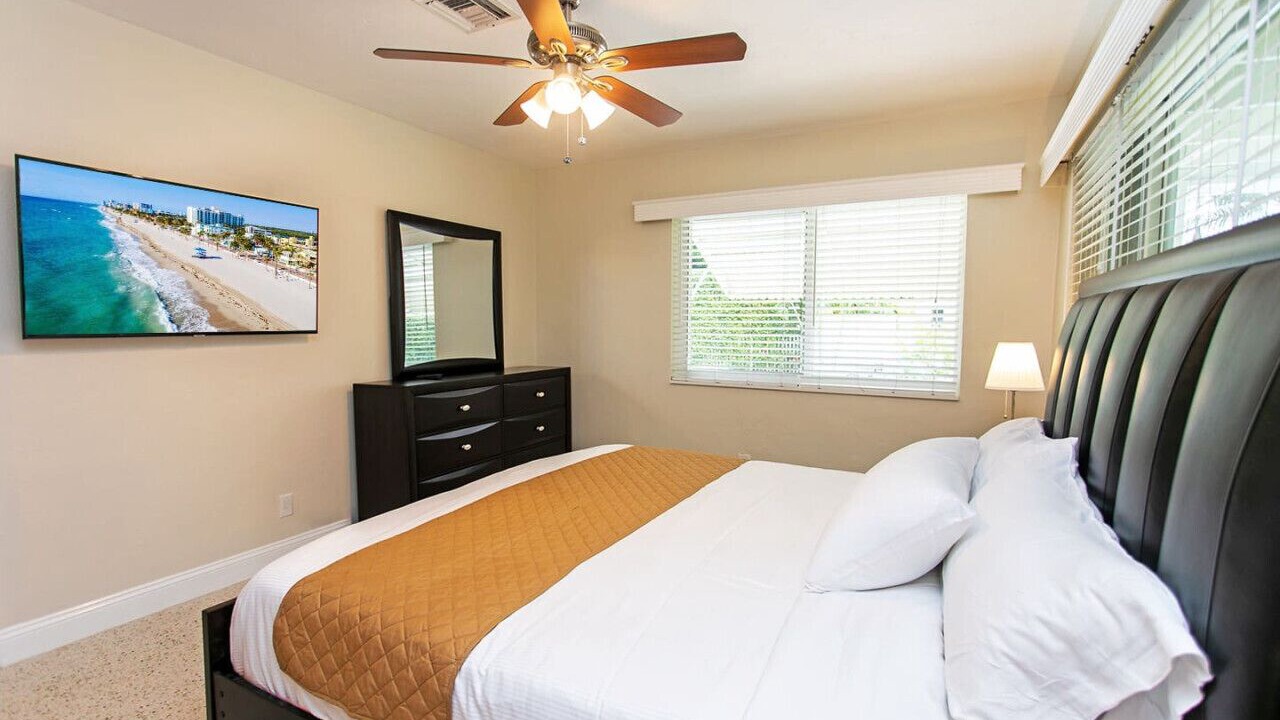 Photo of Bedroom in Downtown Hollywood