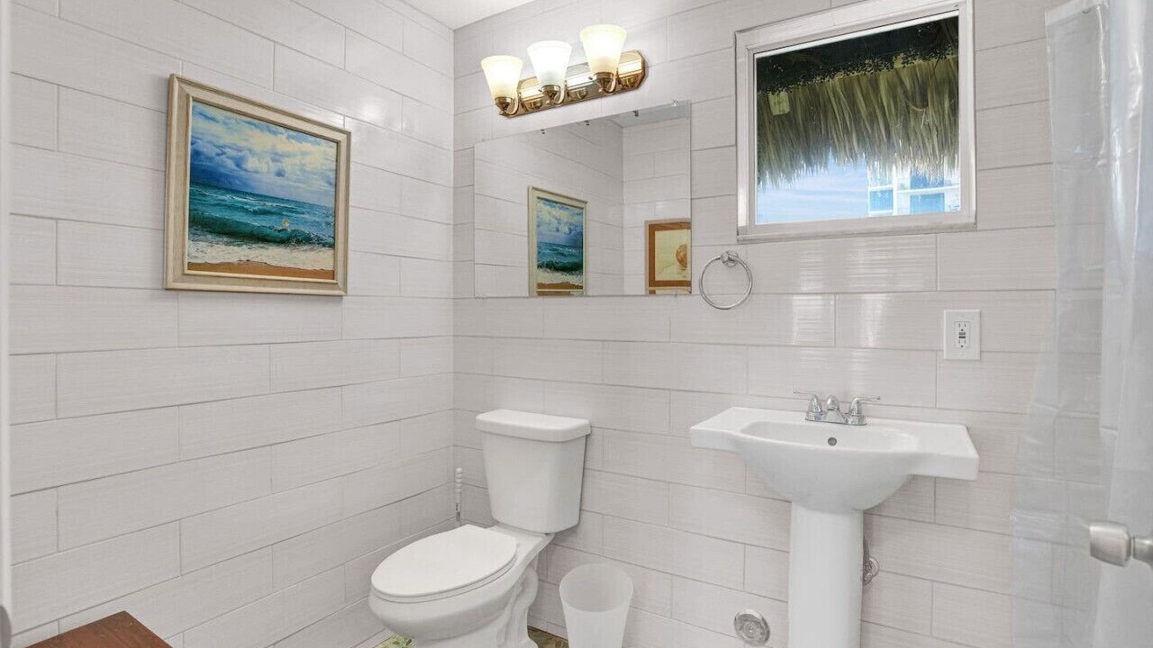 Photo of Bathroom in Hollywood