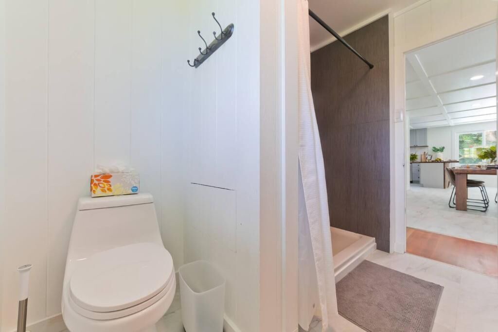 Photo of Bathroom in Kealakekua