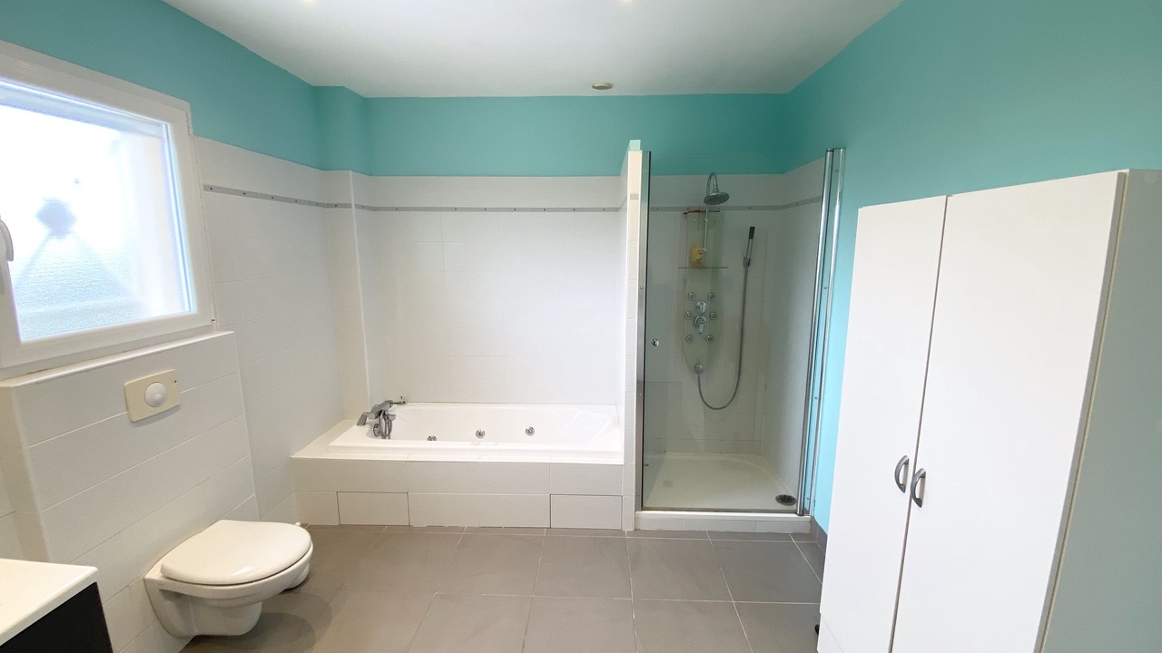 Photo of Bathroom in Cournonsec