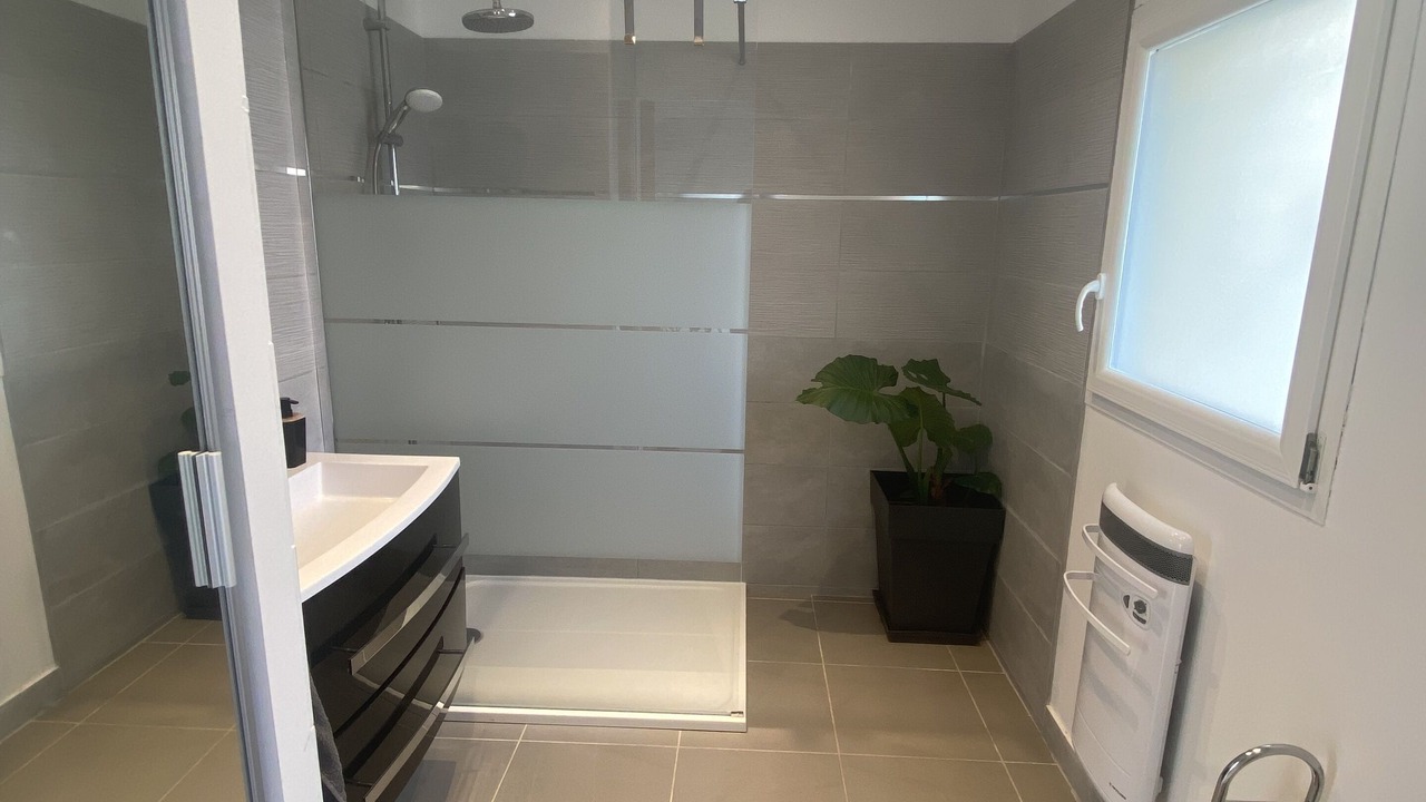 Photo of Bathroom in Cournonsec
