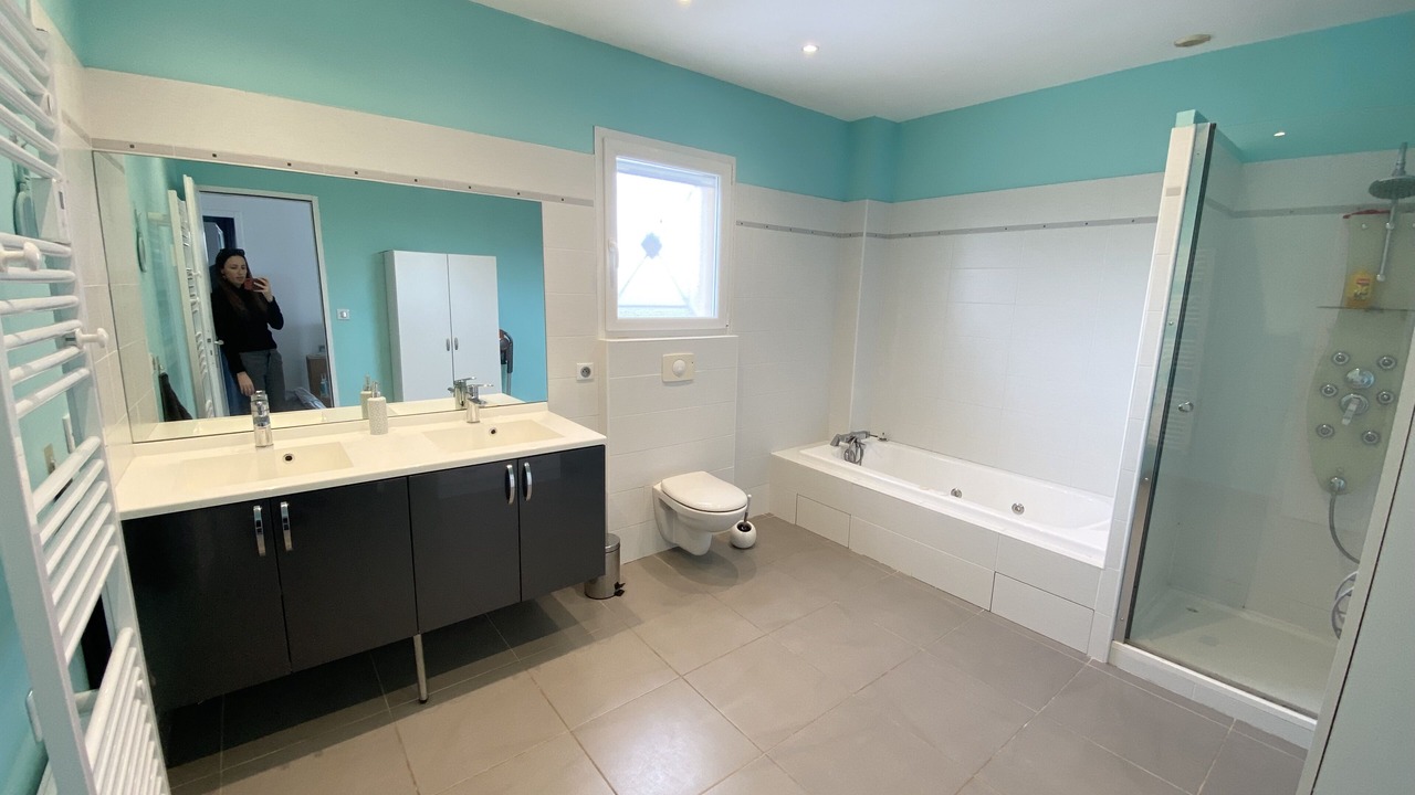 Photo of Bathroom in Cournonsec