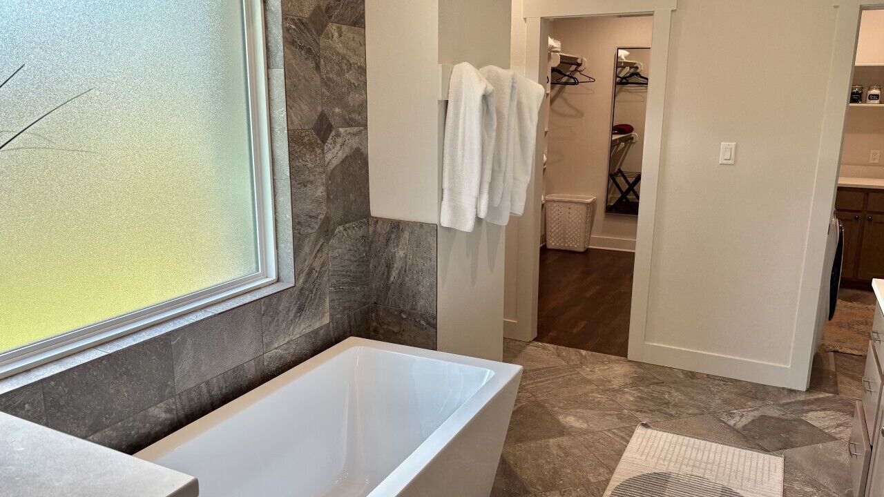 Photo of Bathroom in North Oakwood