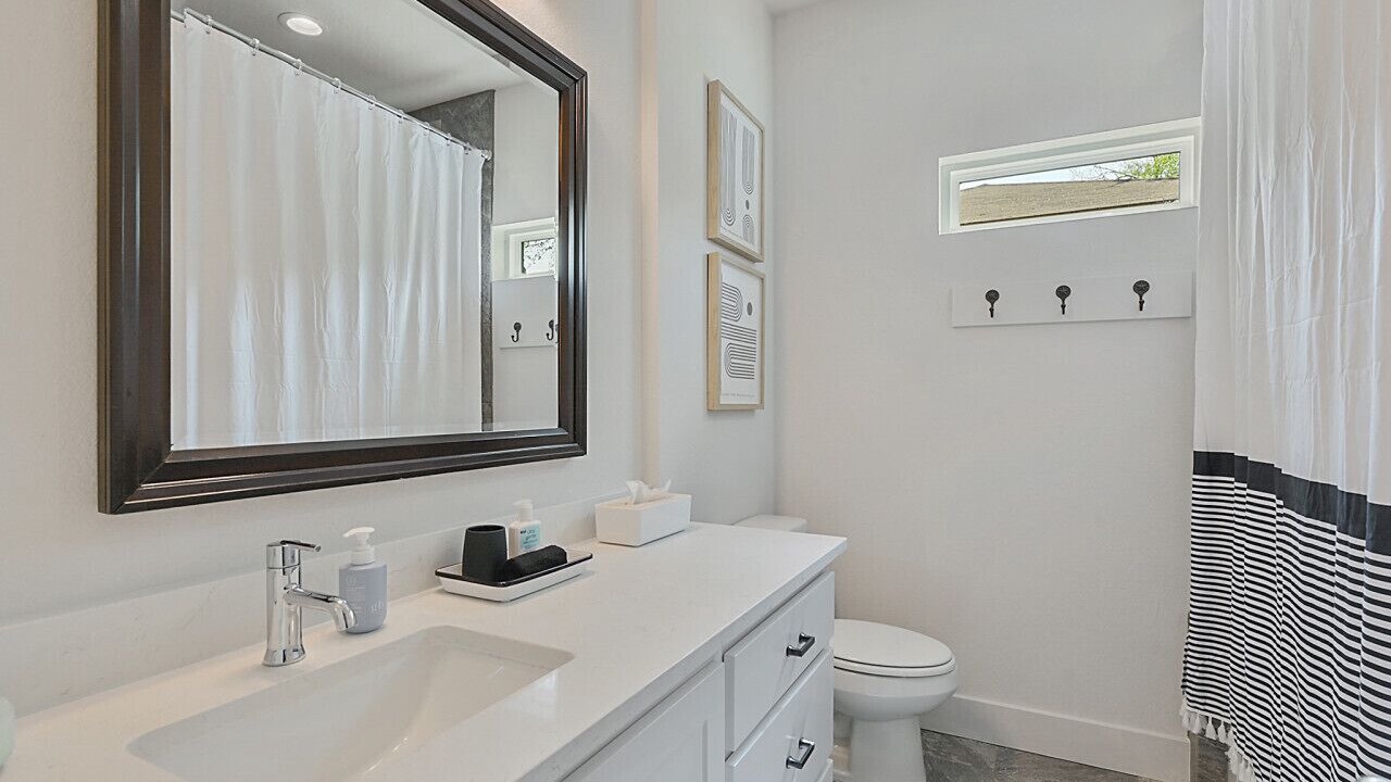 Photo of Bathroom in North Oakwood