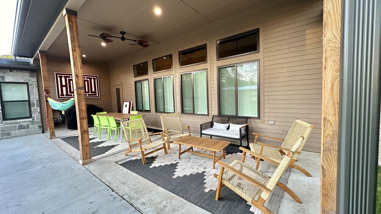Photo of Outdoor in North Oakwood