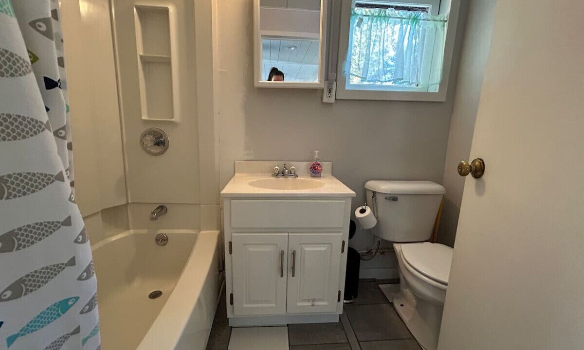 Photo of Bathroom in Applegate