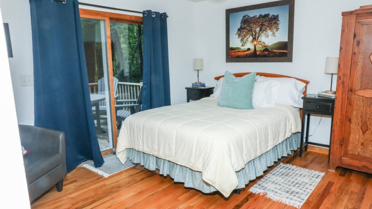 Photo of Bedroom in Peters Creek