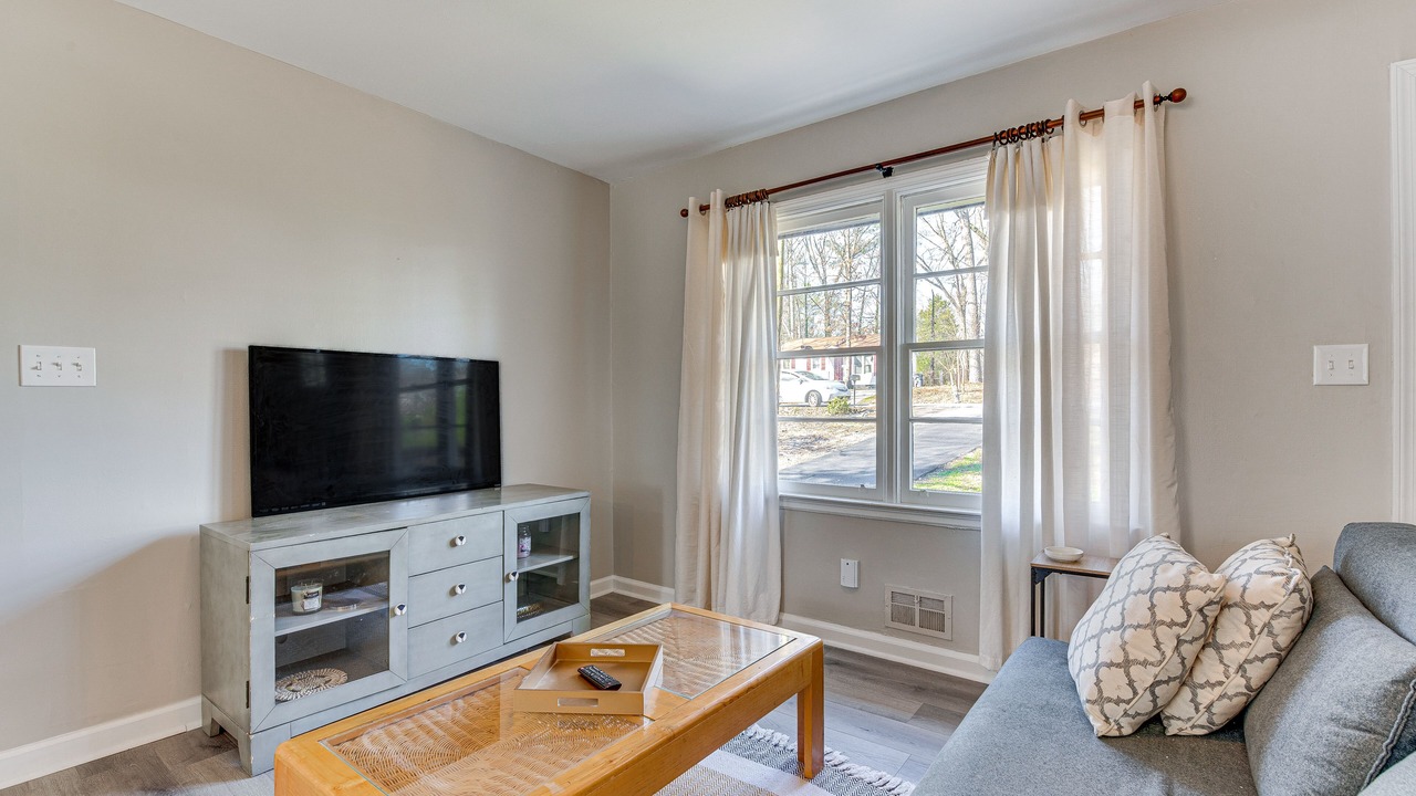 Photo of Livingroom in Mableton