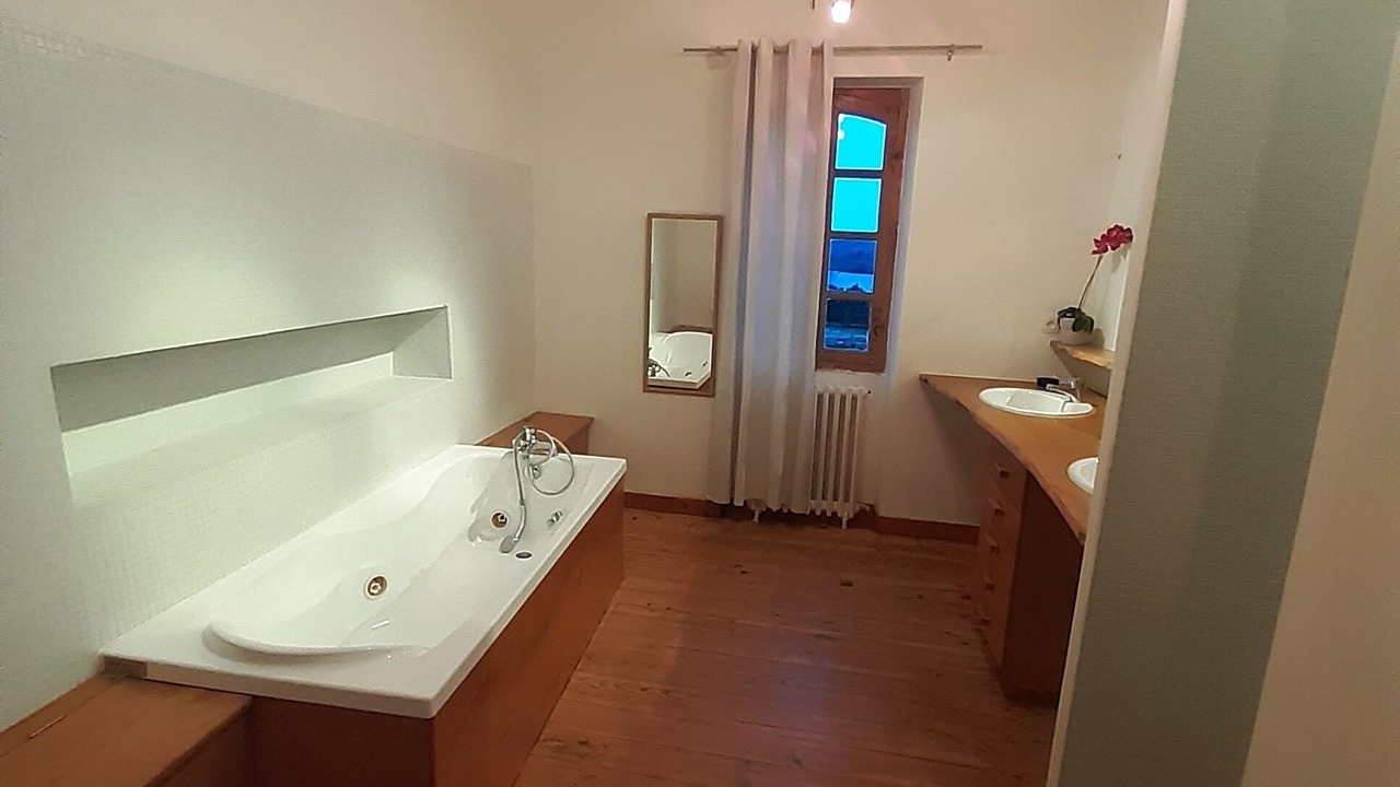 Photo of Bathroom in Prunet