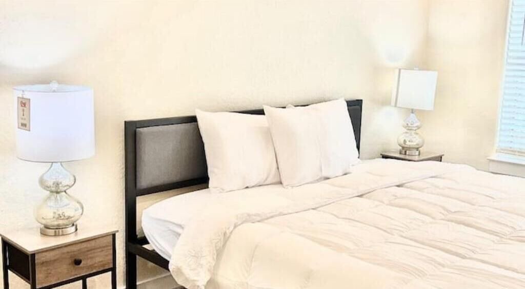 Photo of Bedroom in Northwest Los Angeles Heights
