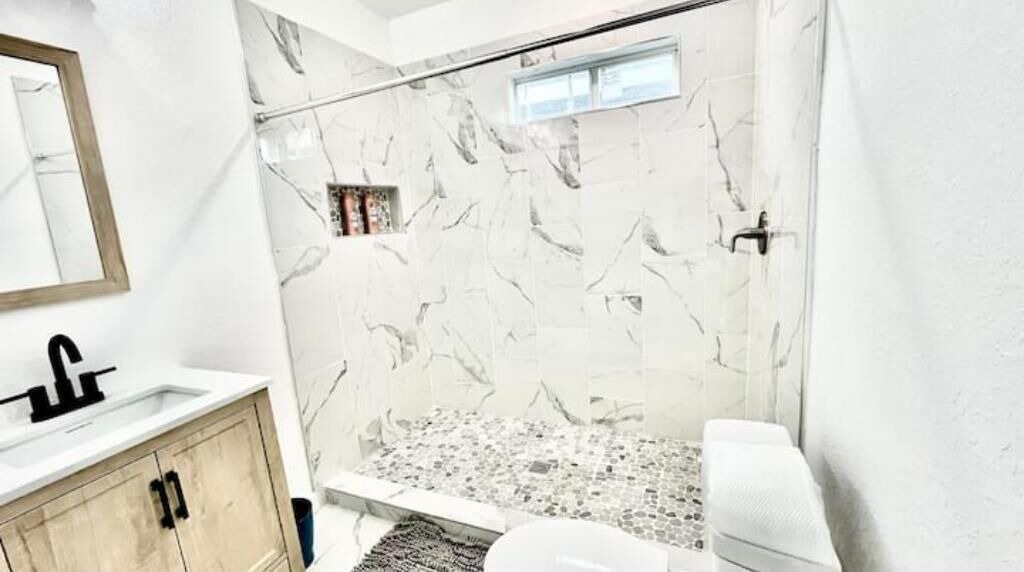 Photo of Bathroom in Northwest Los Angeles Heights