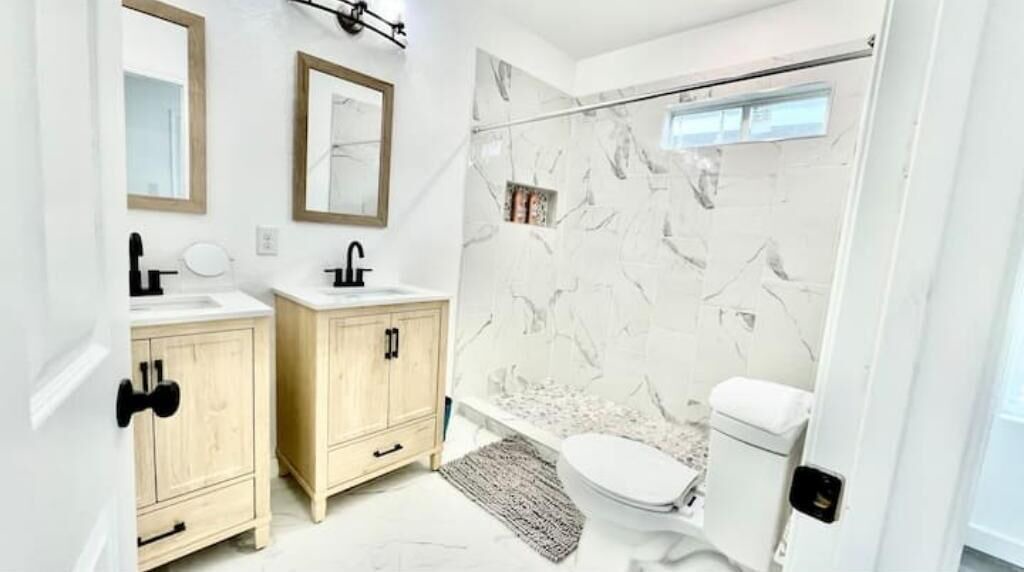 Photo of Bathroom in Northwest Los Angeles Heights