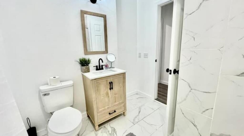 Photo of Bathroom in Northwest Los Angeles Heights
