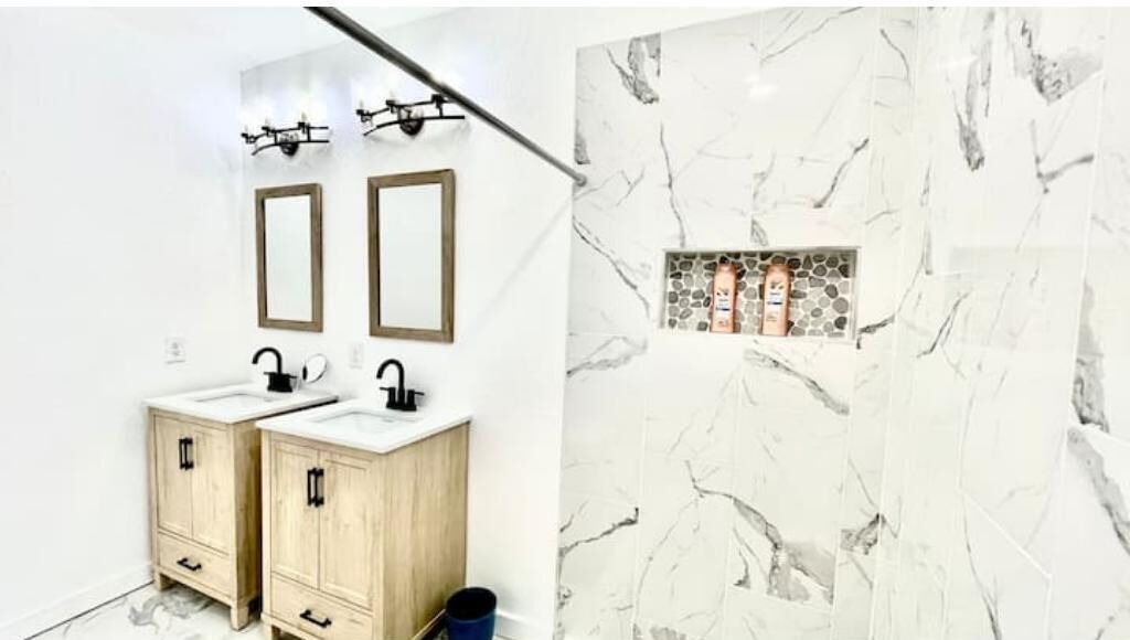 Photo of Bathroom in Northwest Los Angeles Heights