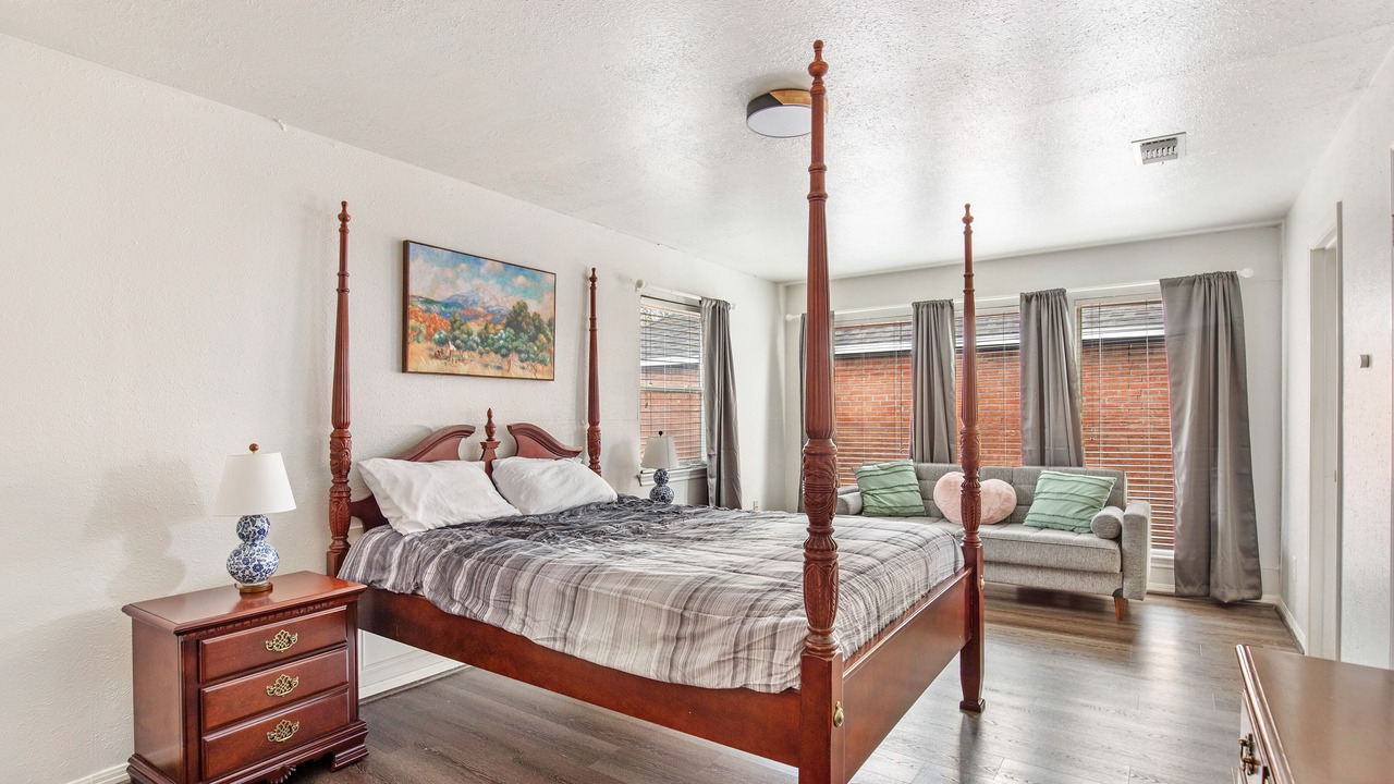 Photo of Bedroom in FM 1960