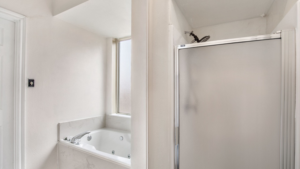 Photo of Bathroom in FM 1960