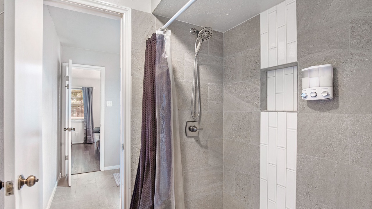 Photo of Bathroom in FM 1960