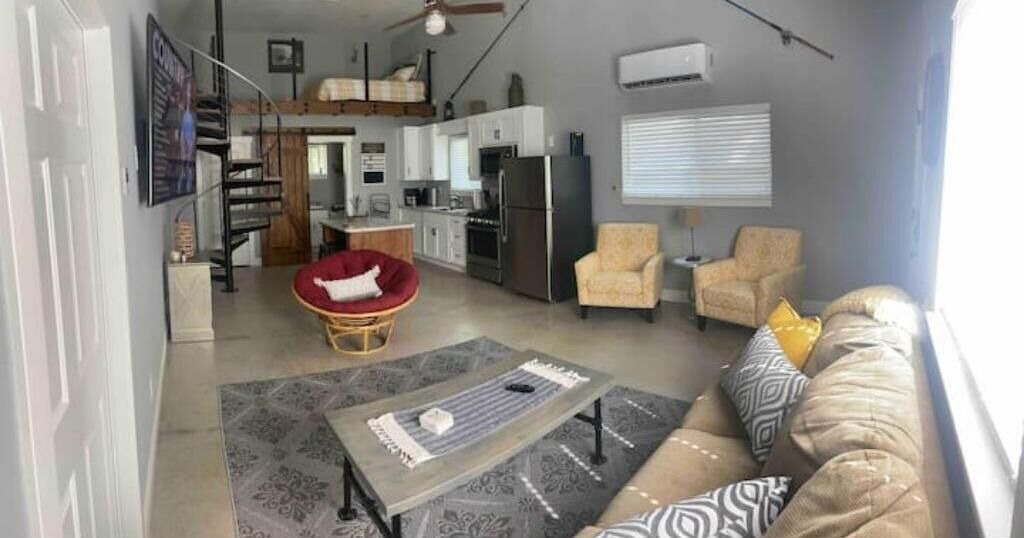 Photo of Livingroom in Lakehead-Lakeshore