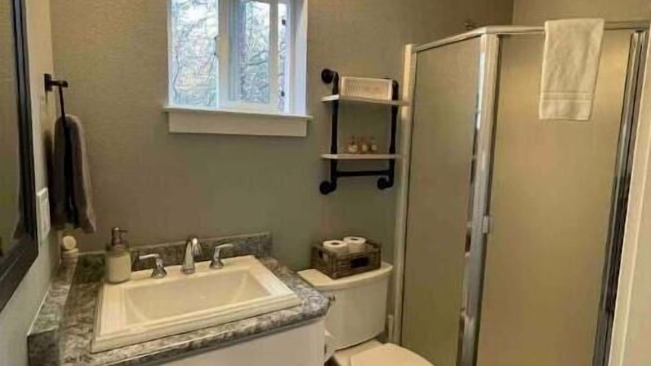 Photo of Bathroom in Lakehead-Lakeshore