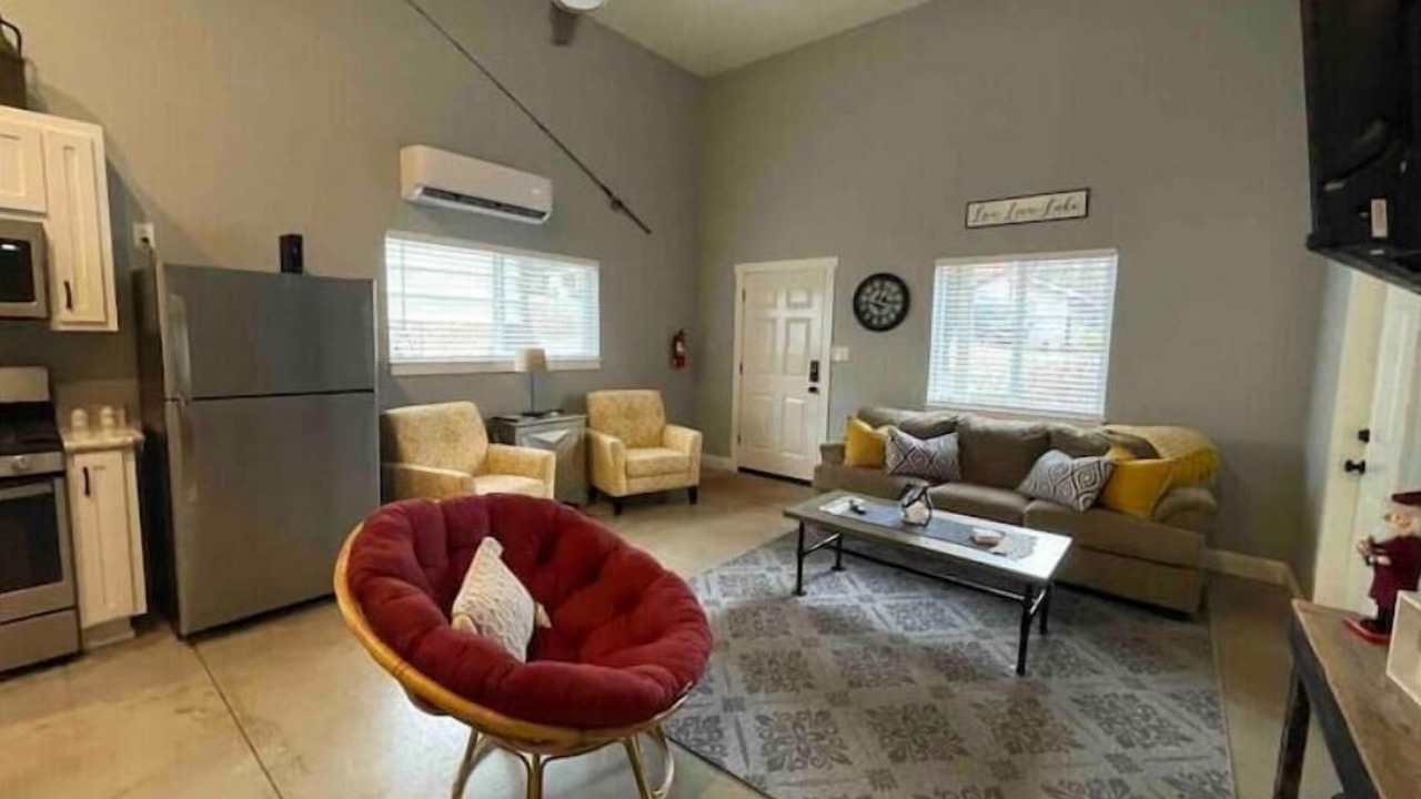 Photo of Livingroom in Lakehead-Lakeshore