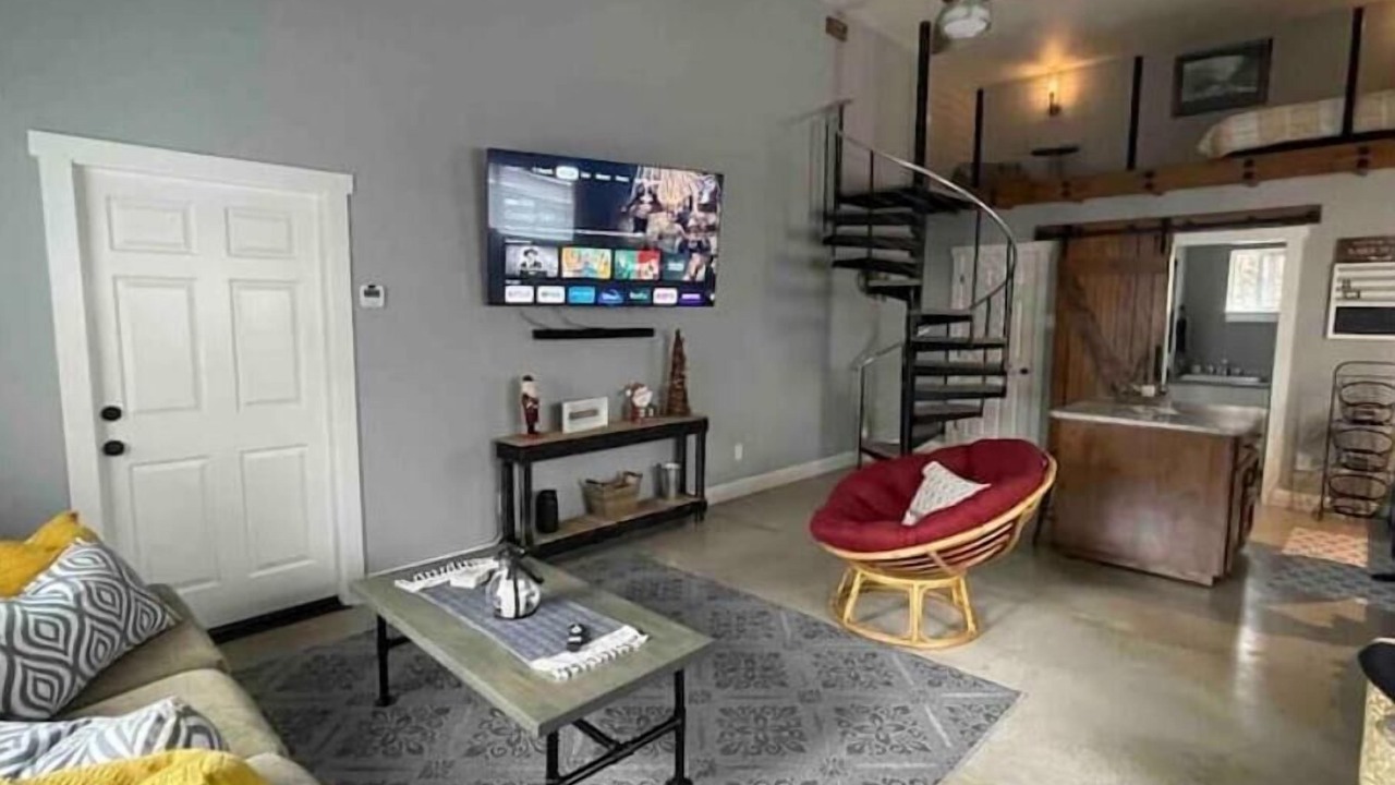 Photo of Livingroom in Lakehead-Lakeshore