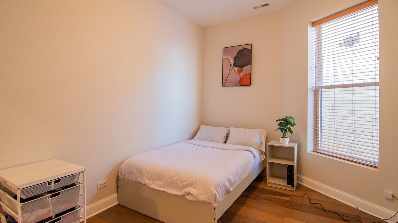 Photo of Bedroom in East Garfield Park