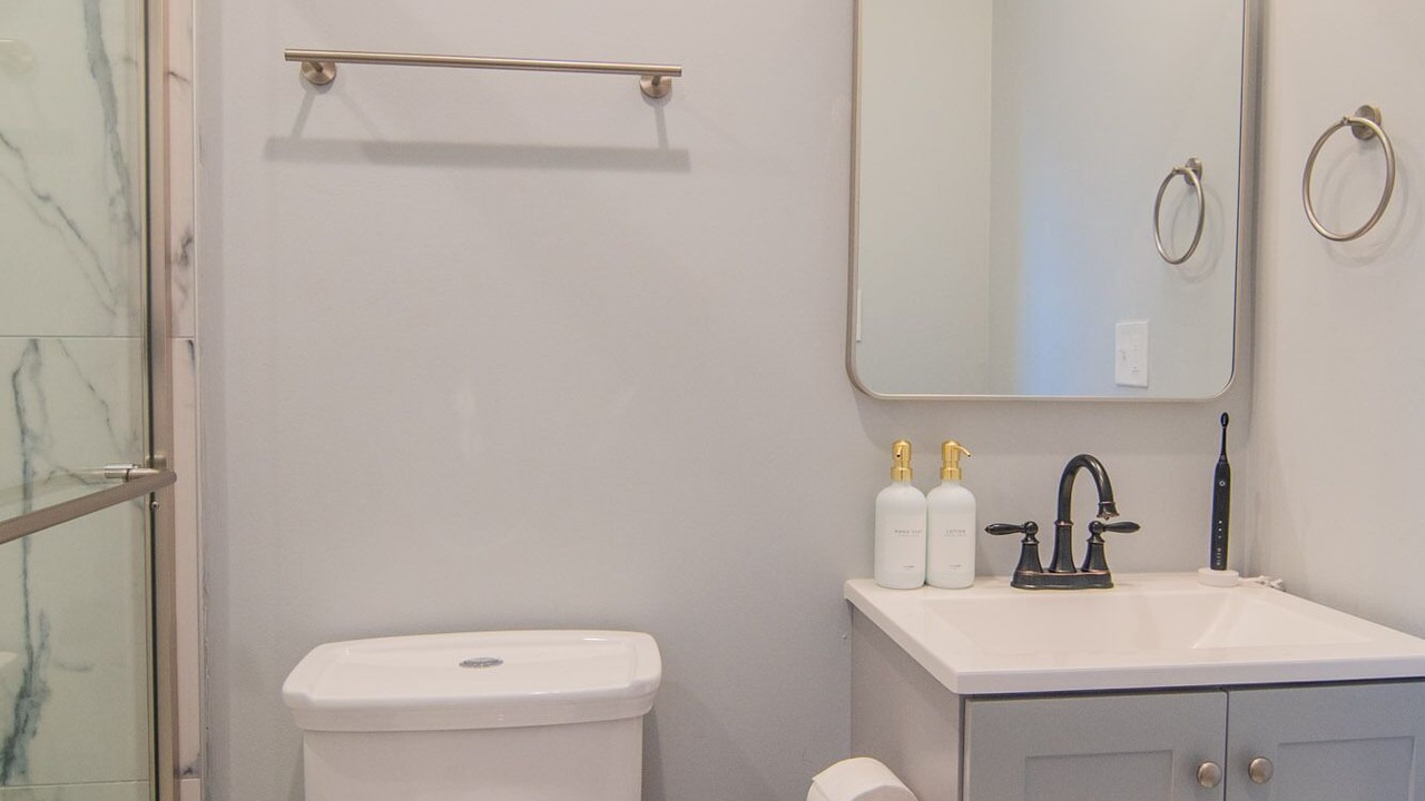Photo of Bathroom in East Garfield Park