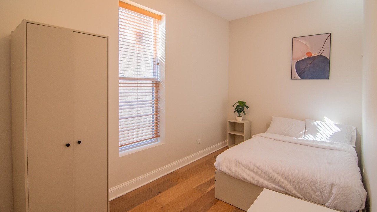 Photo of Bedroom in East Garfield Park